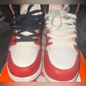 Slightly Used Air Jordan 1 Retro High OG GS